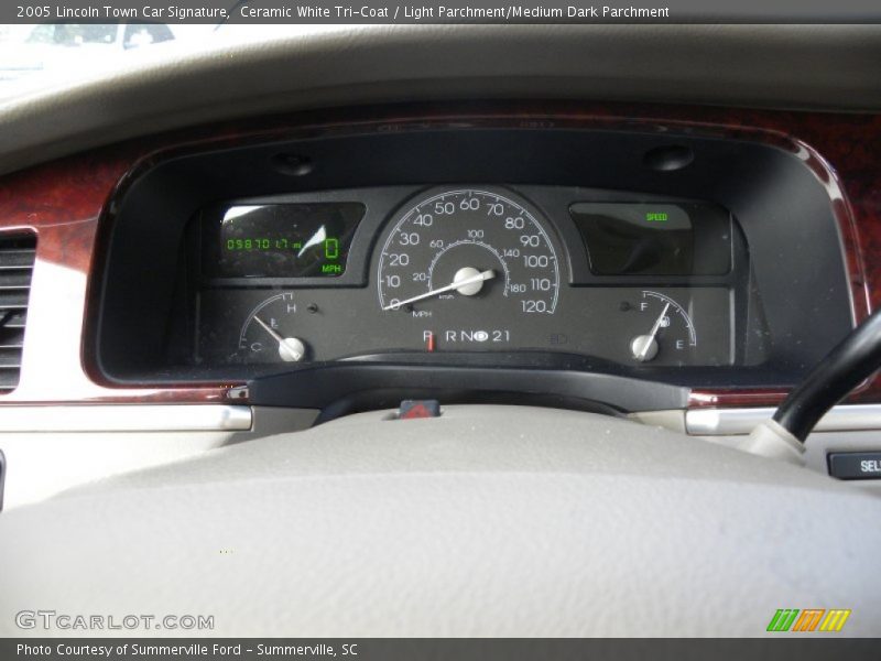 Ceramic White Tri-Coat / Light Parchment/Medium Dark Parchment 2005 Lincoln Town Car Signature