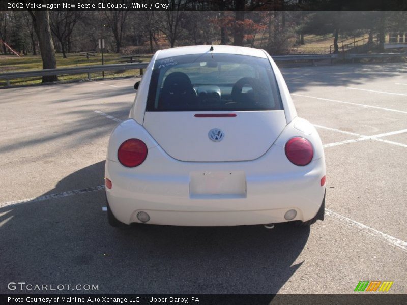 White / Grey 2002 Volkswagen New Beetle GL Coupe