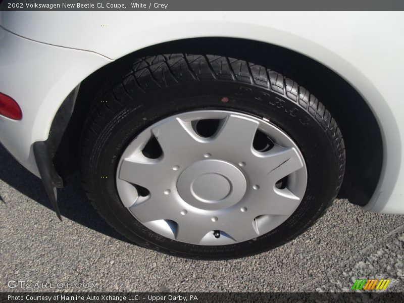 White / Grey 2002 Volkswagen New Beetle GL Coupe