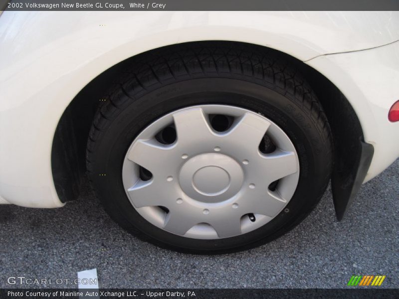 White / Grey 2002 Volkswagen New Beetle GL Coupe
