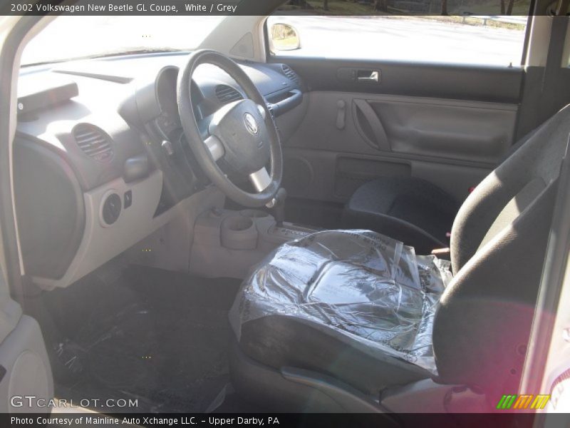 White / Grey 2002 Volkswagen New Beetle GL Coupe