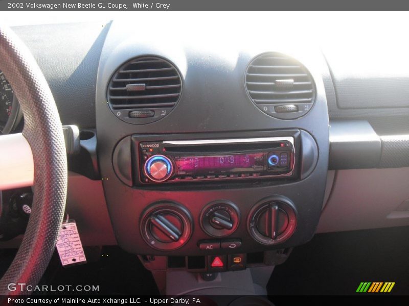 White / Grey 2002 Volkswagen New Beetle GL Coupe