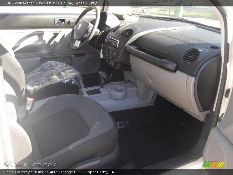 White / Grey 2002 Volkswagen New Beetle GL Coupe
