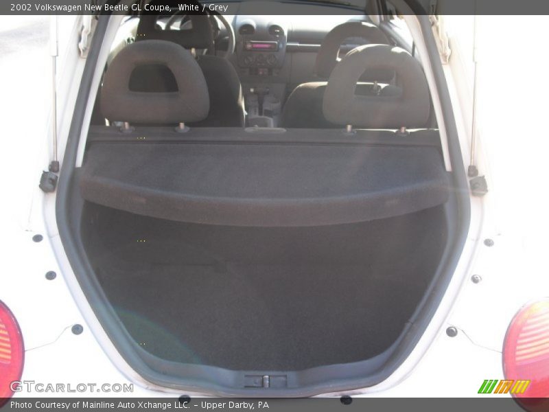 White / Grey 2002 Volkswagen New Beetle GL Coupe