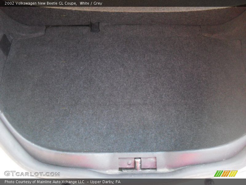 White / Grey 2002 Volkswagen New Beetle GL Coupe