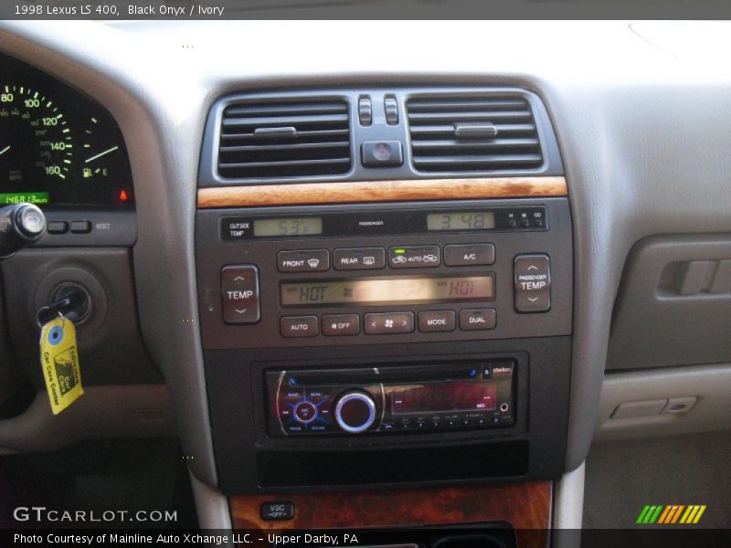 Black Onyx / Ivory 1998 Lexus LS 400