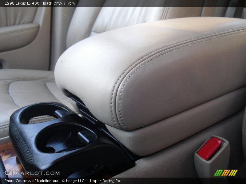 Black Onyx / Ivory 1998 Lexus LS 400