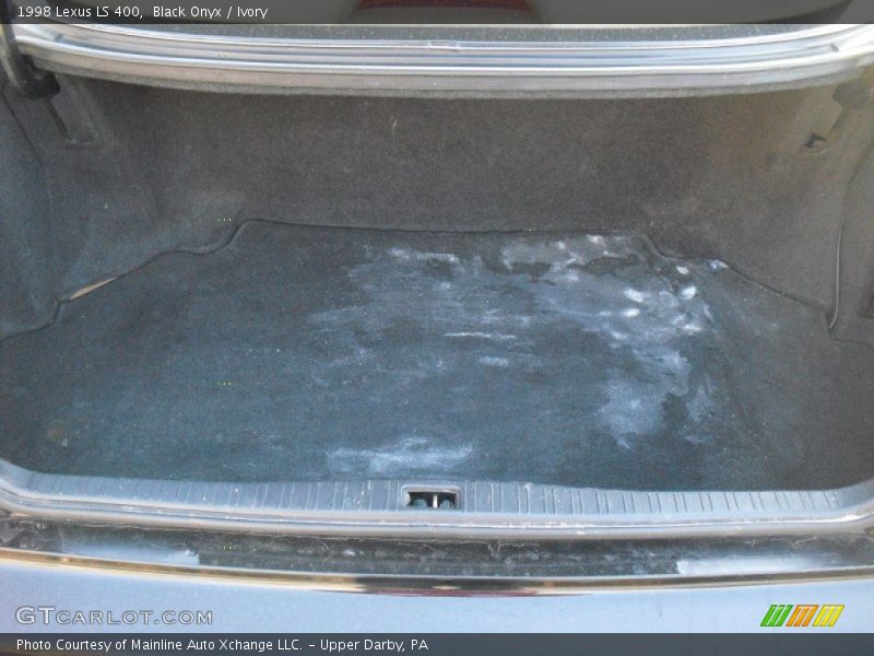 Black Onyx / Ivory 1998 Lexus LS 400
