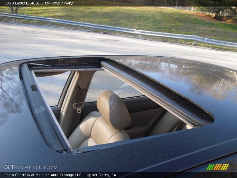 Black Onyx / Ivory 1998 Lexus LS 400