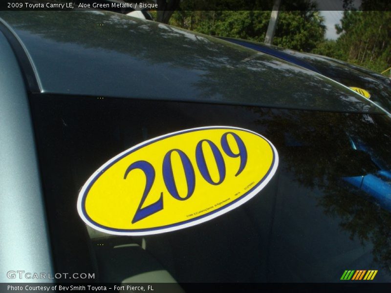 Aloe Green Metallic / Bisque 2009 Toyota Camry LE