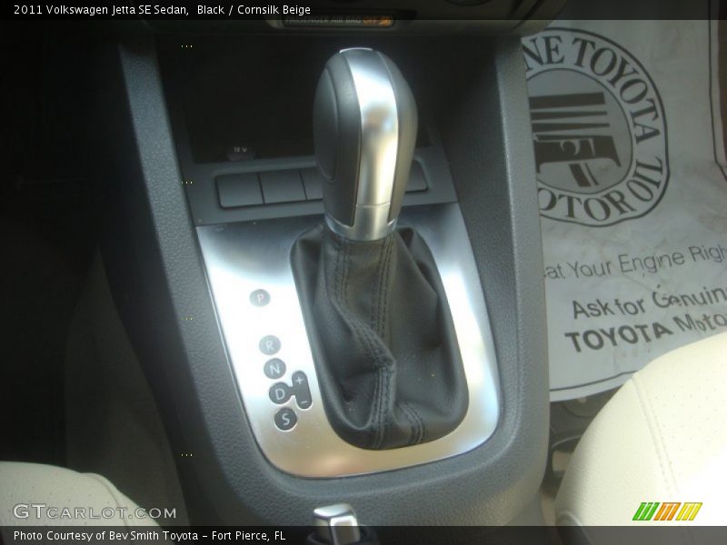 Black / Cornsilk Beige 2011 Volkswagen Jetta SE Sedan