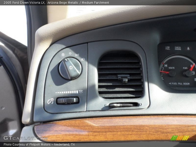 Arizona Beige Metallic / Medium Parchment 2005 Ford Crown Victoria LX