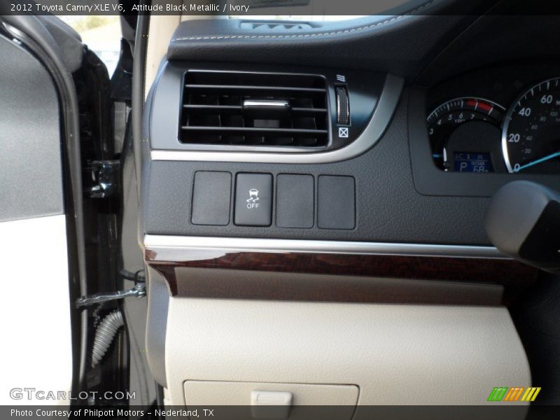 Attitude Black Metallic / Ivory 2012 Toyota Camry XLE V6