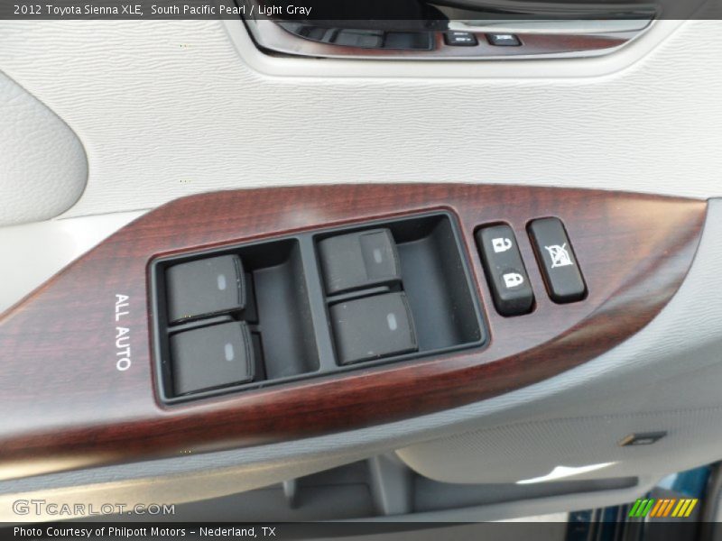 Controls of 2012 Sienna XLE