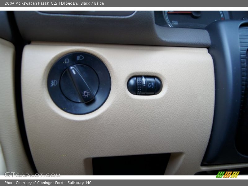 Black / Beige 2004 Volkswagen Passat GLS TDI Sedan