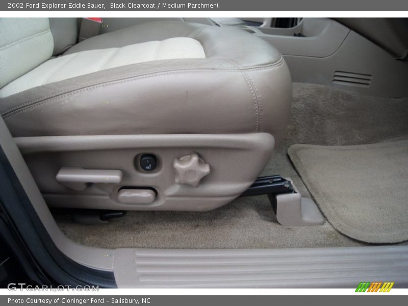Black Clearcoat / Medium Parchment 2002 Ford Explorer Eddie Bauer