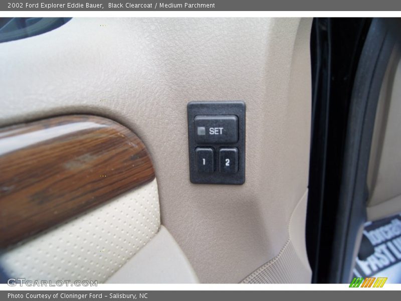 Black Clearcoat / Medium Parchment 2002 Ford Explorer Eddie Bauer