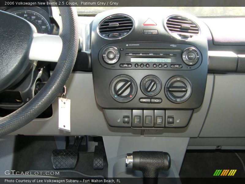 Platinum Grey / Grey 2006 Volkswagen New Beetle 2.5 Coupe