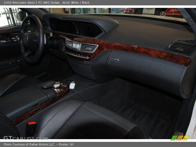 Arctic White / Black 2009 Mercedes-Benz S 63 AMG Sedan