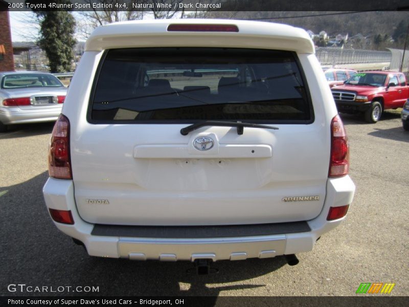 Natural White / Dark Charcoal 2005 Toyota 4Runner Sport Edition 4x4