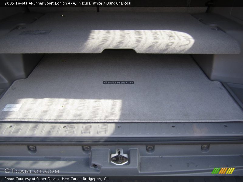 Natural White / Dark Charcoal 2005 Toyota 4Runner Sport Edition 4x4