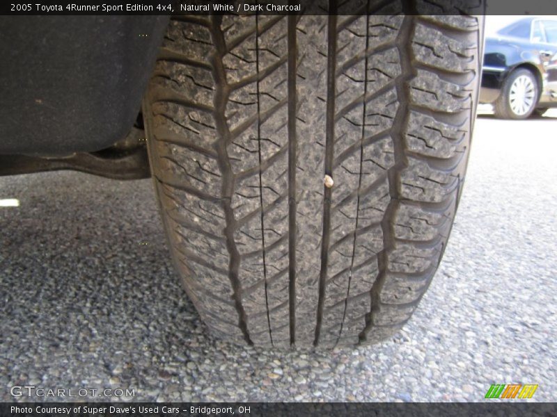 Natural White / Dark Charcoal 2005 Toyota 4Runner Sport Edition 4x4