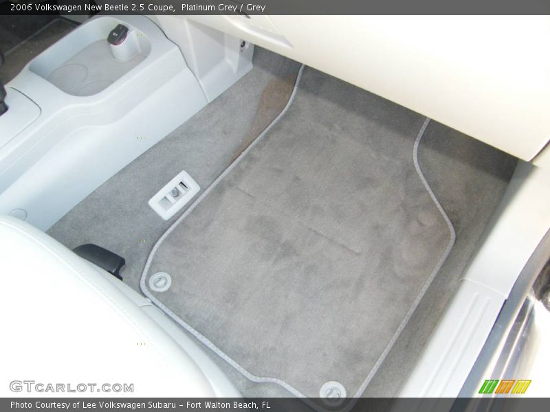Platinum Grey / Grey 2006 Volkswagen New Beetle 2.5 Coupe
