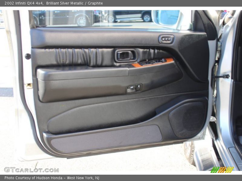Brilliant Silver Metallic / Graphite 2002 Infiniti QX4 4x4