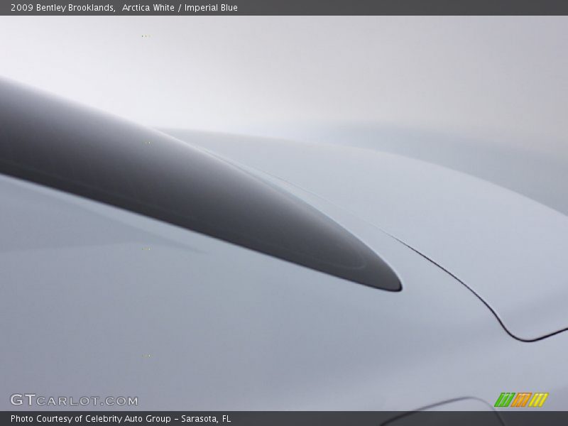 Arctica White / Imperial Blue 2009 Bentley Brooklands