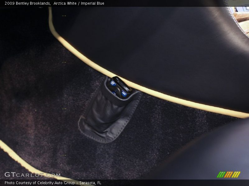 Arctica White / Imperial Blue 2009 Bentley Brooklands