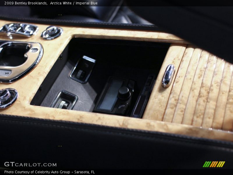 Arctica White / Imperial Blue 2009 Bentley Brooklands