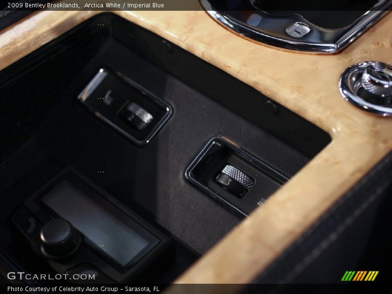 Arctica White / Imperial Blue 2009 Bentley Brooklands