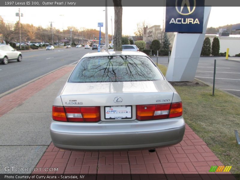 Oyster Pearl / Ivory 1997 Lexus ES 300