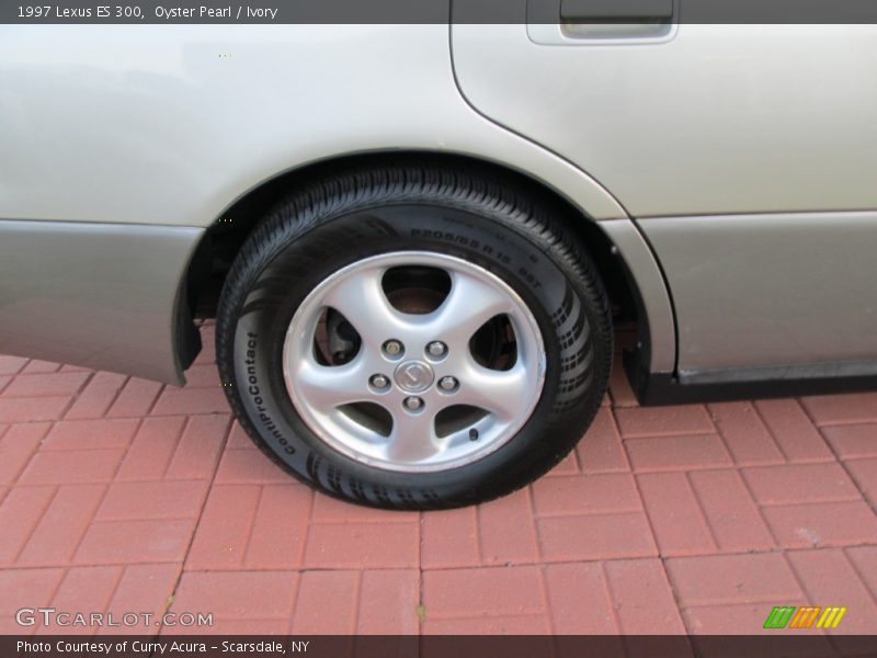 Oyster Pearl / Ivory 1997 Lexus ES 300