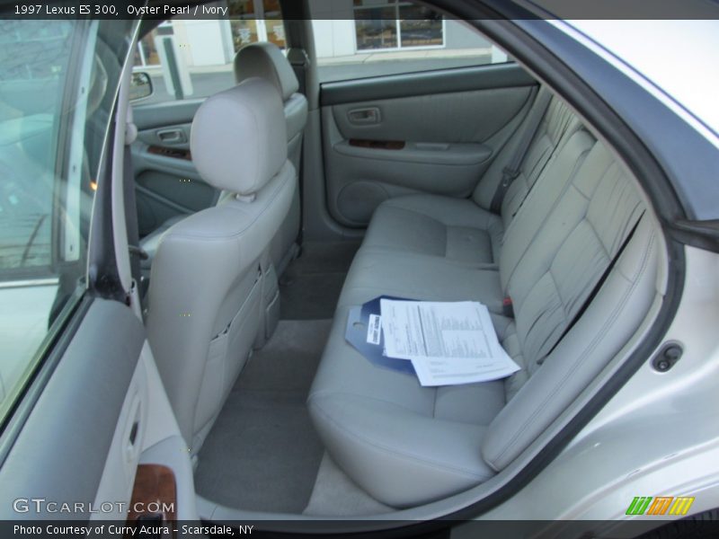 Oyster Pearl / Ivory 1997 Lexus ES 300