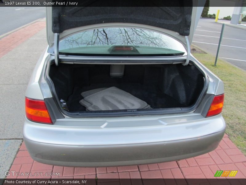 Oyster Pearl / Ivory 1997 Lexus ES 300