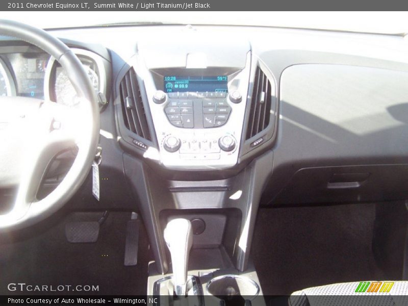 Summit White / Light Titanium/Jet Black 2011 Chevrolet Equinox LT