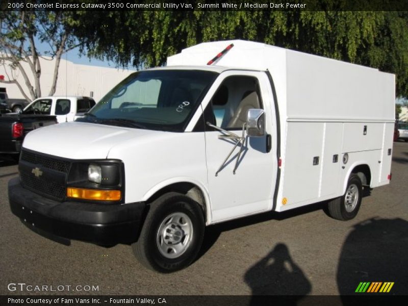 Front 3/4 View of 2006 Express Cutaway 3500 Commercial Utility Van