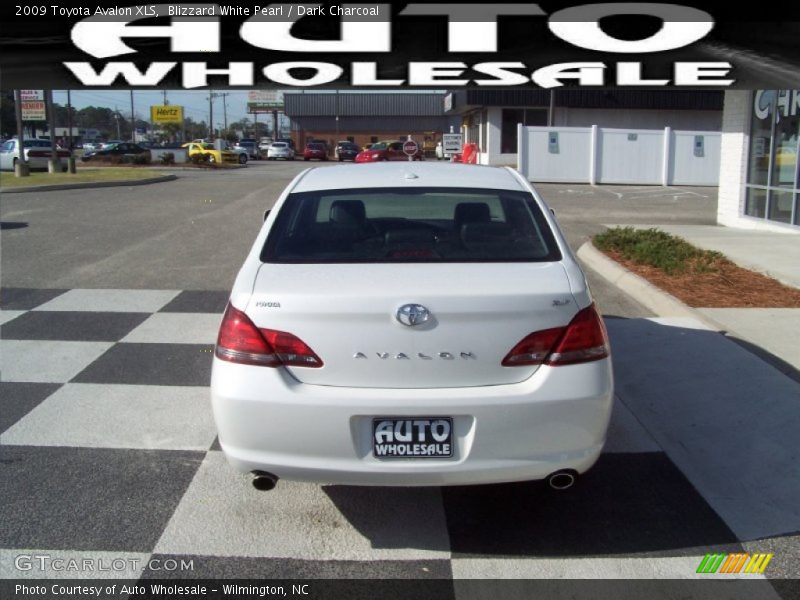 Blizzard White Pearl / Dark Charcoal 2009 Toyota Avalon XLS