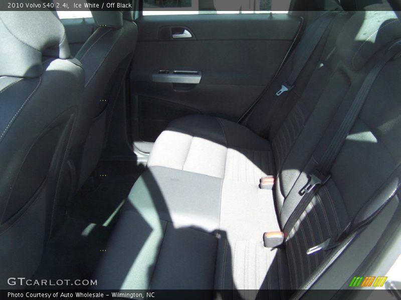 Ice White / Off Black 2010 Volvo S40 2.4i