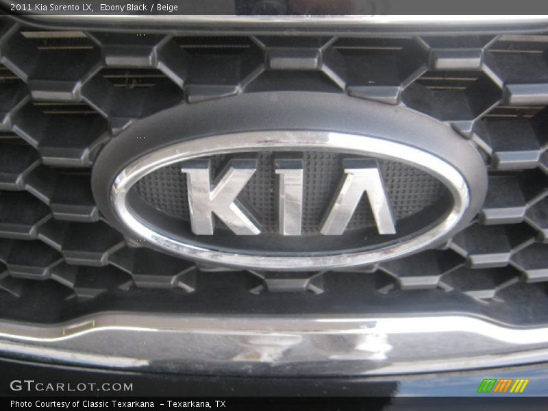 Ebony Black / Beige 2011 Kia Sorento LX