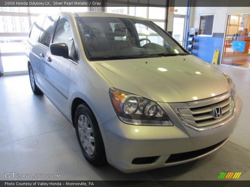 Silver Pearl Metallic / Gray 2009 Honda Odyssey LX