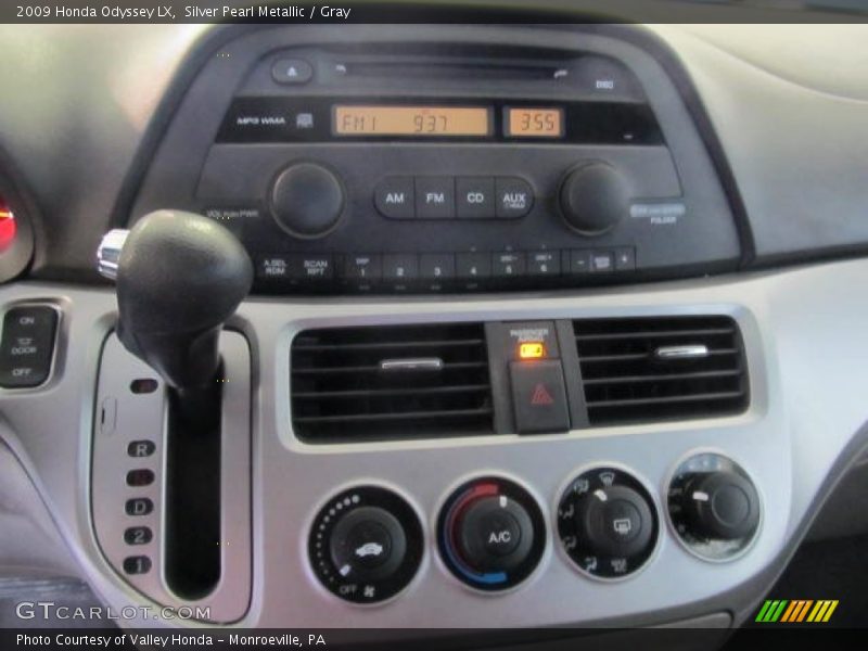Silver Pearl Metallic / Gray 2009 Honda Odyssey LX