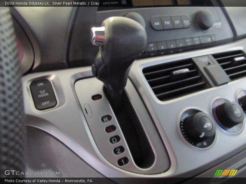 Silver Pearl Metallic / Gray 2009 Honda Odyssey LX