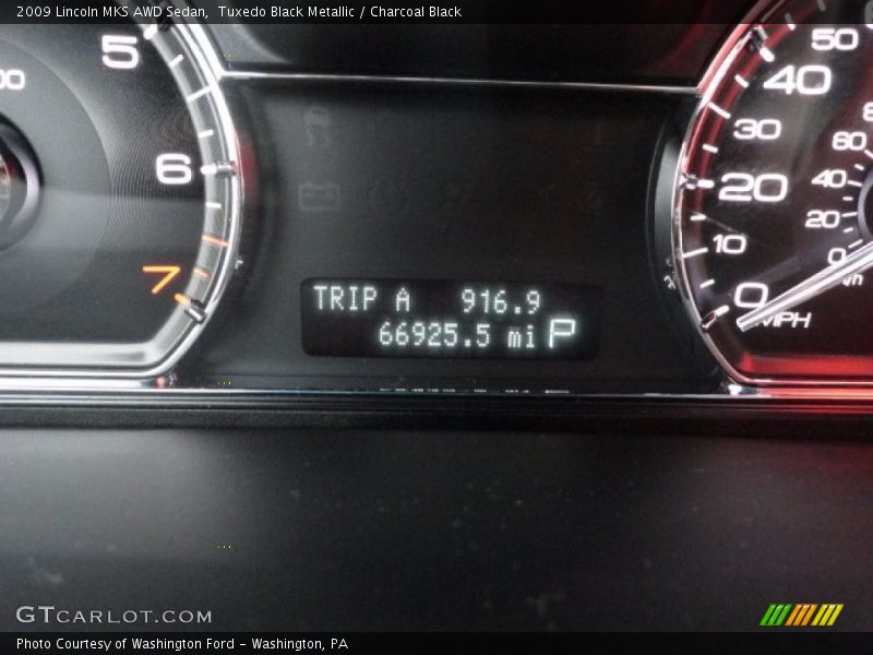 Tuxedo Black Metallic / Charcoal Black 2009 Lincoln MKS AWD Sedan