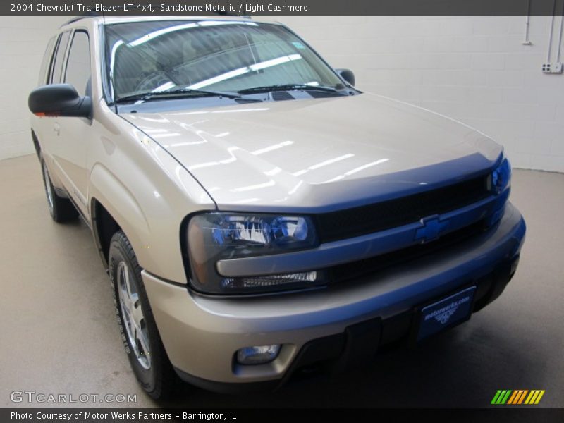 Sandstone Metallic / Light Cashmere 2004 Chevrolet TrailBlazer LT 4x4