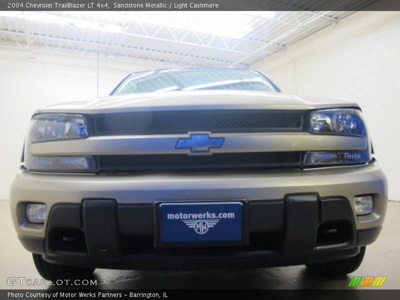 Sandstone Metallic / Light Cashmere 2004 Chevrolet TrailBlazer LT 4x4