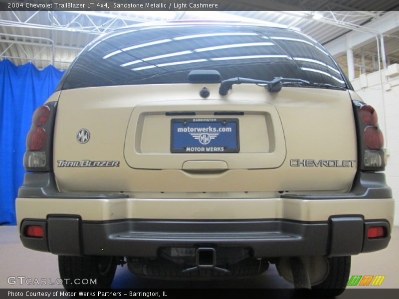 Sandstone Metallic / Light Cashmere 2004 Chevrolet TrailBlazer LT 4x4