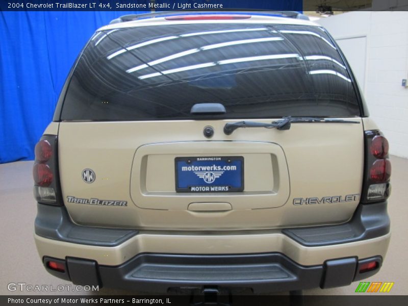 Sandstone Metallic / Light Cashmere 2004 Chevrolet TrailBlazer LT 4x4