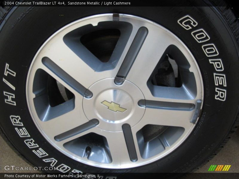 Sandstone Metallic / Light Cashmere 2004 Chevrolet TrailBlazer LT 4x4